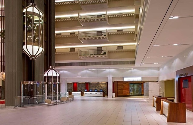 This Atlanta Hyatt Regency is 7 minutes’ walk from World of Coca-Cola and the Georgia Aquarium .