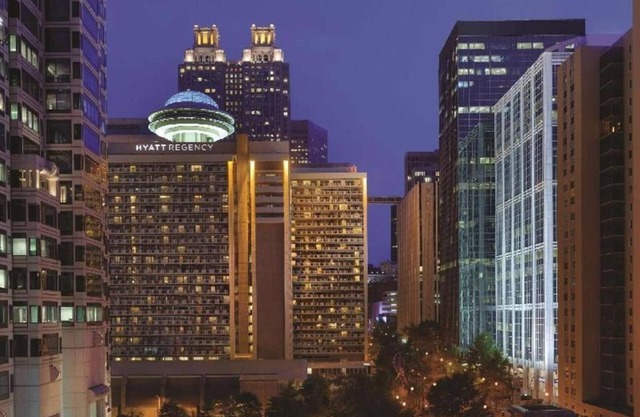 This Atlanta Hyatt Regency is 7 minutes’ walk from World of Coca-Cola and the Georgia Aquarium .