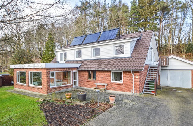 This beautiful large vacation home is very close to attractions such as Legoland and the bog where t