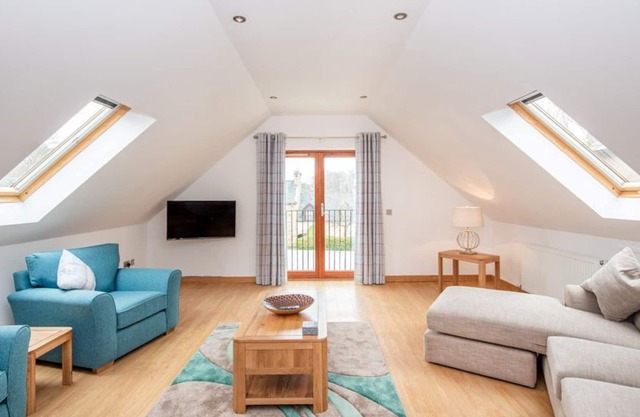 This central apartment benefits from easy access to Royal Dornoch Golf Club, the beach and the NC500