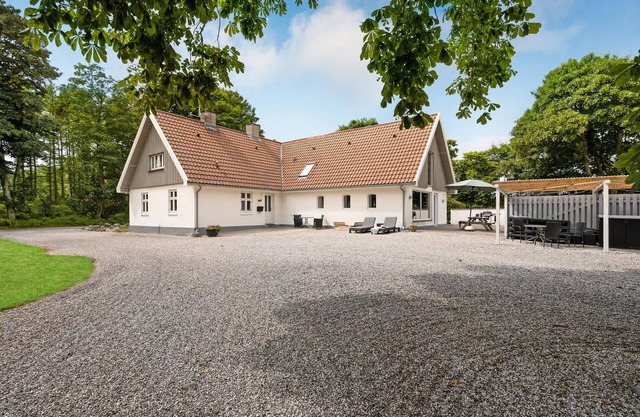 This cozy and well-maintained house is very idyllic and completely undisturbed.