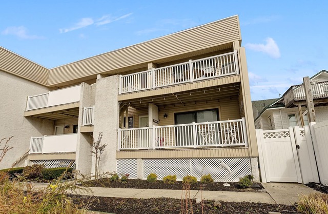 This first floor 2 bedroom/2 bathroom unit at The Landings, is tucked in on the quiet side of the building for more privacy.