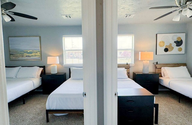 This guest suite is a 3 bedroom(s), 2 bathrooms, located in Oklahoma City, OK.