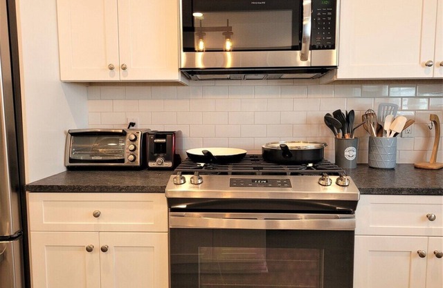 This house is a 3 bedroom(s), 2.5 bathrooms, located in Asbury Park, NJ.