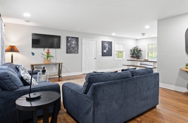 This house is a 3 bedroom(s), 2 bathrooms, located in Chattanooga, TN.