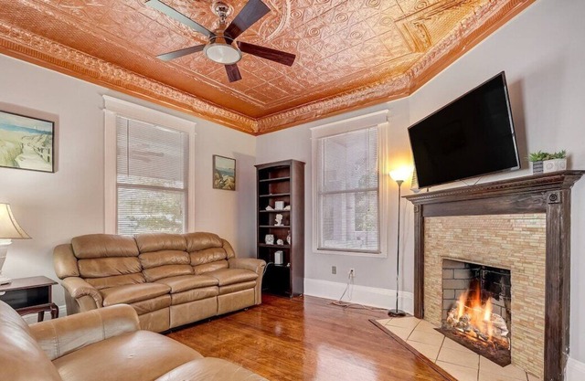 This house is a 3 bedroom(s), 2.5 bathrooms, located in Jacksonville, FL.