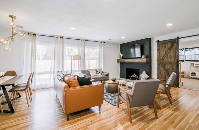This house is a 4 bedroom(s), 1.5 bathrooms, located in Wichita, KS.
