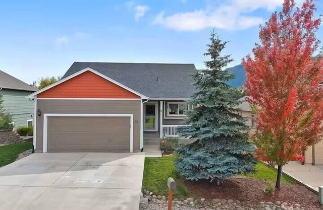 This house is a 5 bedroom(s), 3 bathrooms, located in Palmer Lake, CO.