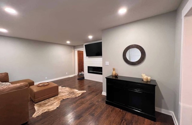 This house is a 5 bedroom(s), 2 bathrooms, located in Rose Hill, KS.