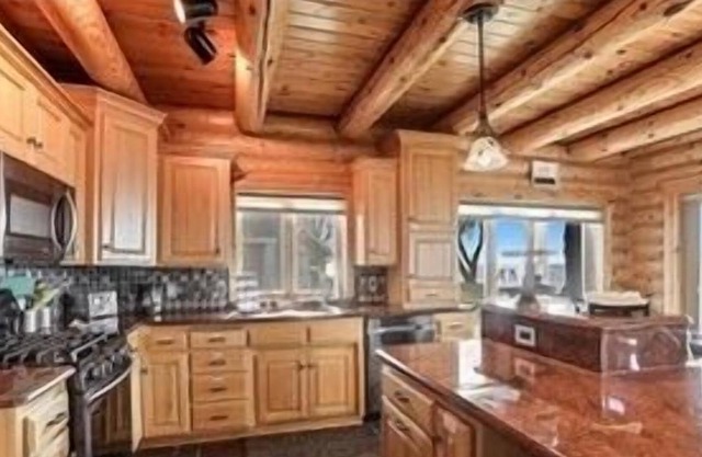 This house is a 6 bedroom(s), 3 bathrooms, located in Luxemburg, WI.