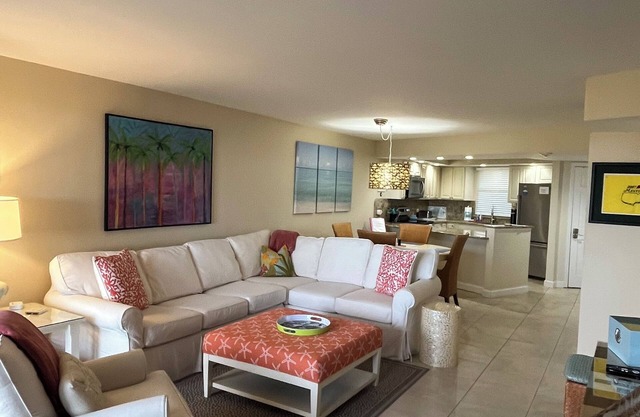 THIS IS IT! RIGHT ON THE BEACH-NEW POOL-KING BEDS-TRAM-NO RESORT FEES
