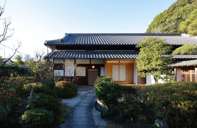 This is tea and retreat luxury vacation rent villa in southern part of kyoto.