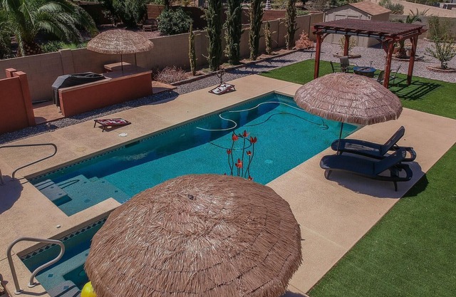 THIS IS WHAT I'M TALKING ABOUT!!! 3BEDROOM, 2BATH, HEATED POOL- additional fee