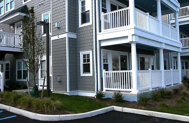 This lovely 3 bedroom, 2 bath Windward Harbor Condominium is beautifully decorated.