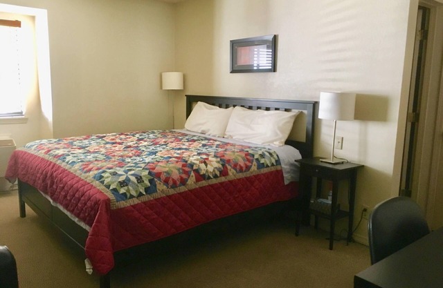 This private, quiet studio is very comfortable, perfect for two people.