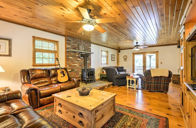 Thompson Home w/Deck + Pond, 8 Mi to Elk Mountain