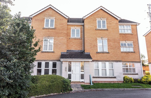Thorley Court, Swindon Cosy apartment up to 4 people