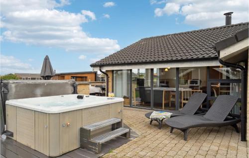 Three-Bedroom Holiday Home In Vinderup