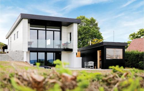 Three-Bedroom Holiday Home In Borkop