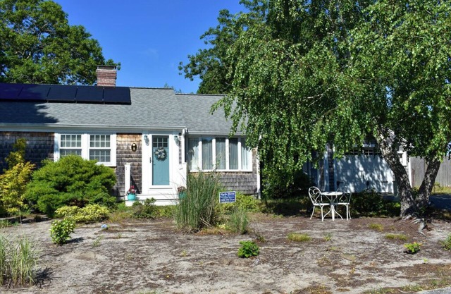 Three bedroom home with central air-Short drive to West Dennis Beaches