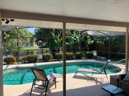 Three Bedroom Jungle Paradise with heated pool with everything you need for the beach