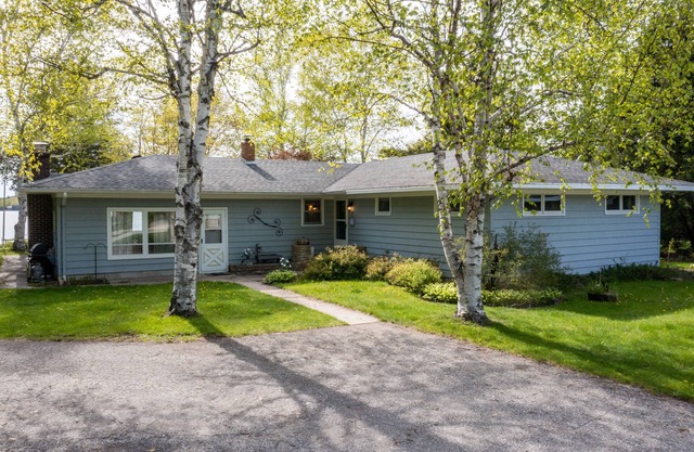 Three Bedroom Lake House with Boat Dock