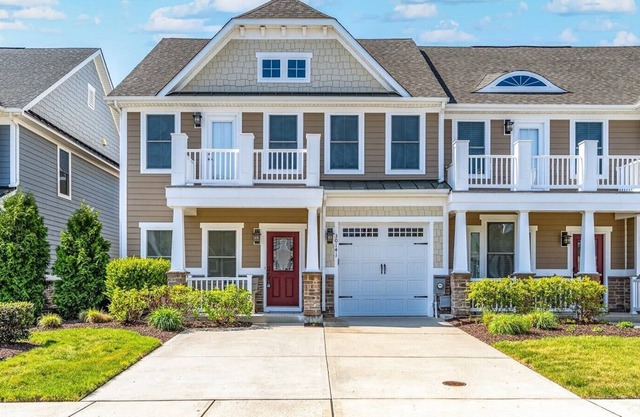 Three Bedroom Townhome in Amenity Filled Bayside