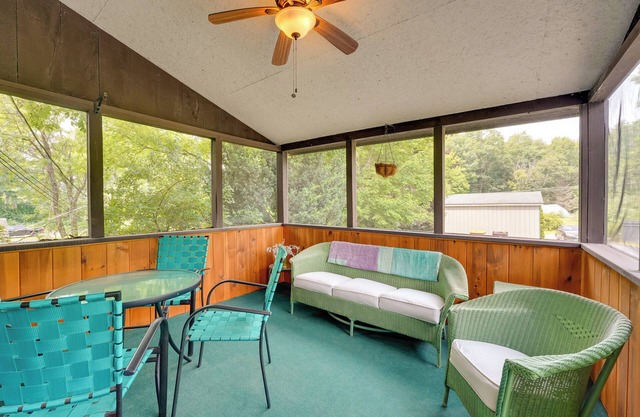 Three Family Lake House in Queensbury!