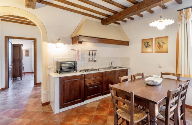 Three-room apartment sleeps 4 with A.C and Wifi