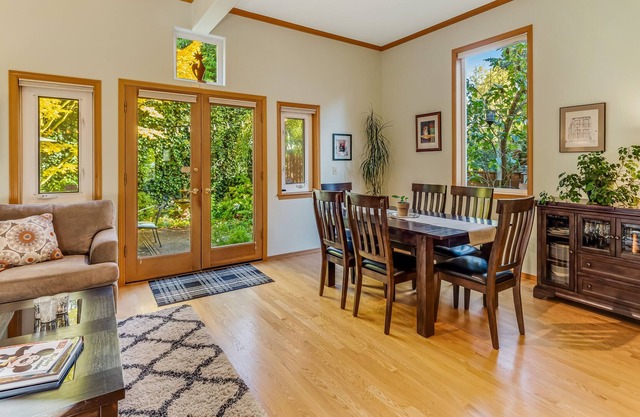 Three-story home with city view deck, garden & washer/dryer