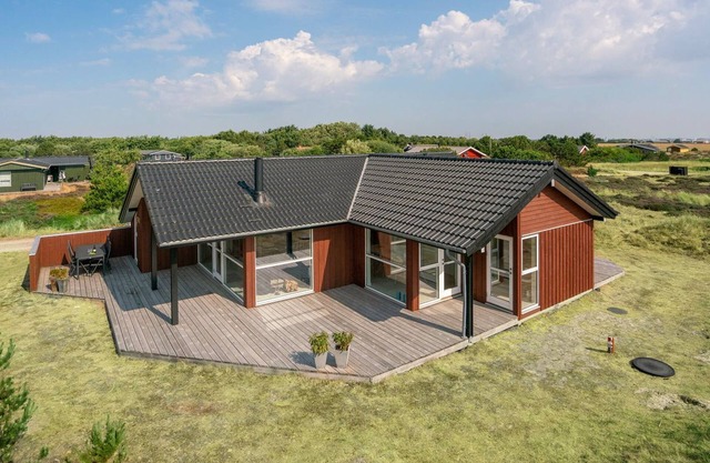 "Tiane" - 800m from the sea by Interhome