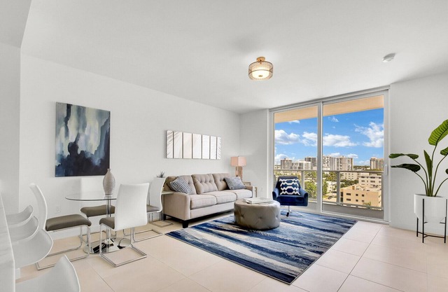 Tiffany Indigo: Rooftop Pool, Gym, Walk to Beach