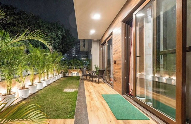 TIM Sector 51, ARTEMIS HOSPITAL 1 min walk, FORTIS & MEDANTA 4 mins drive