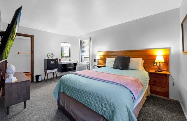 Timberline Lodge - Downtown Ellicottville - Room 204
