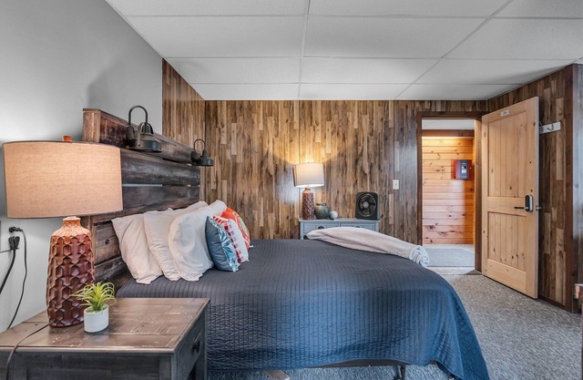 Timberline Lodge - Downtown Ellicottville - Room 200