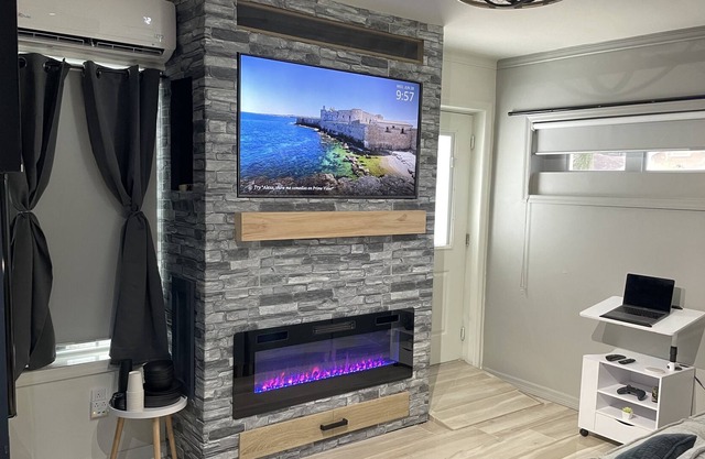 Tiny Charm Right Below Your Flight Path - 8PM-11AM