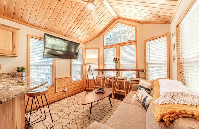 Tiny Haven Spacious Feel, BBQ & Peak Views