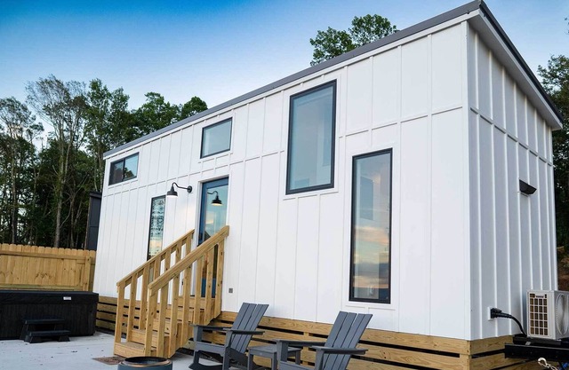 Tiny Home on the Edge of a Mountain with Private Hot Tub