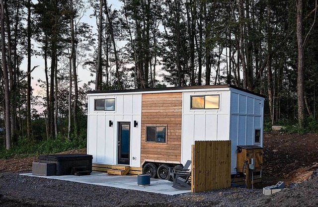 Tiny Home on the Edge of a Mountain with Private Hot Tub