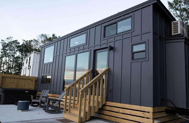Tiny Home on the Edge of a Mountain with Private Hot Tub