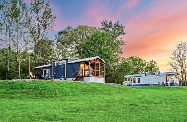 Tiny House Cabin w/Private Firepit + Boat Parking Mins to Boat Ramps