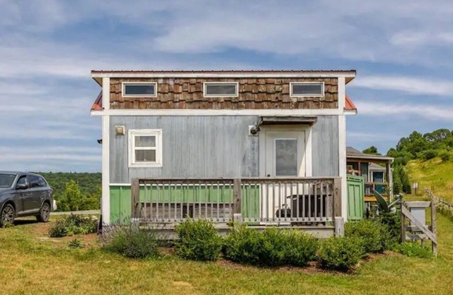 Tiny House on Top of a Hill: SPECTACULAR VIEWS!