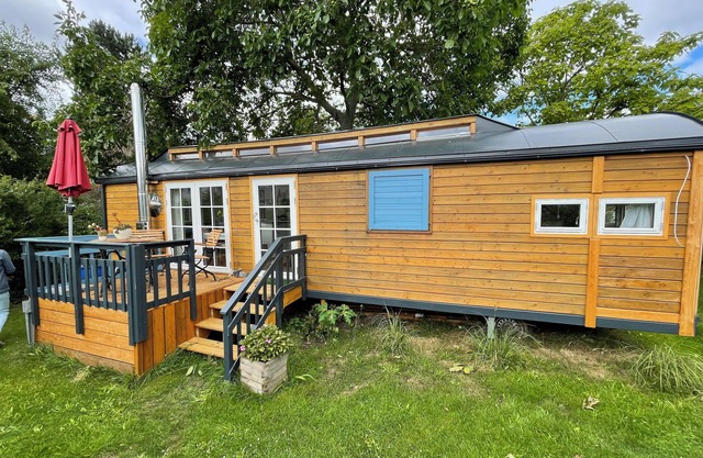 Tiny house with terrace, beach chair and garden near Zingst