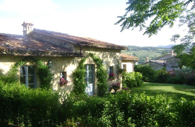 Todi - villa with swimming pool and tennis court