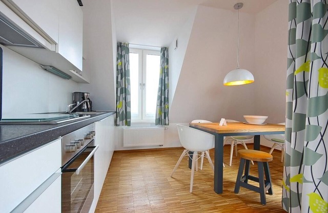 Tolle Dachgeschosswohnung mit Meerblick und Ost-loggia - nur 100 m zum Strand!
