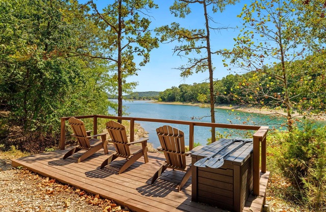 Tomahawk Cove - Lake Waterfront - Private Beach - Pets Allowed