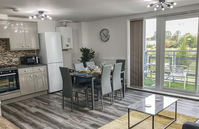 Toothbrush Apartments - 2 Bed 2 Bath - Ipswich Nr Train - Compair Crescent