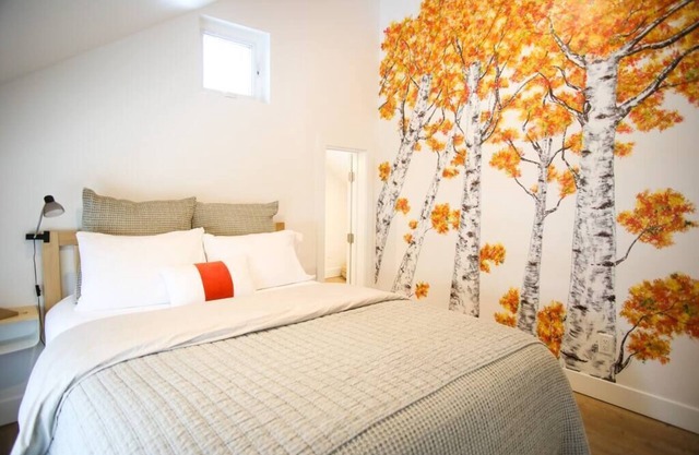 Top 1% Airbnb Guesthouse + SAUNA!