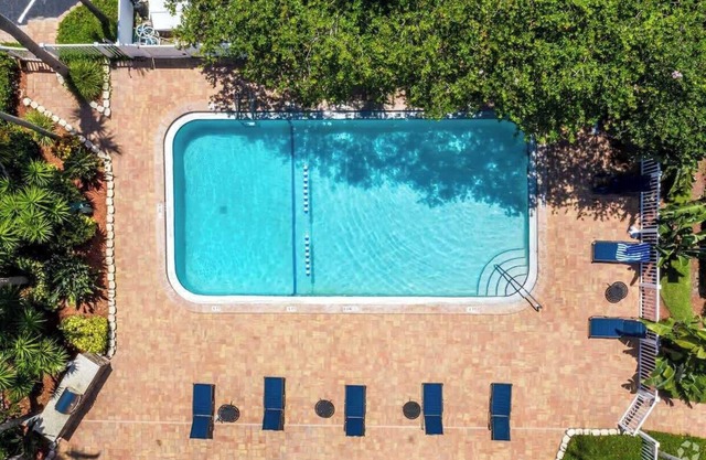 Top Balcony, Pool, 5 min to Beach @Sunnyside Palms