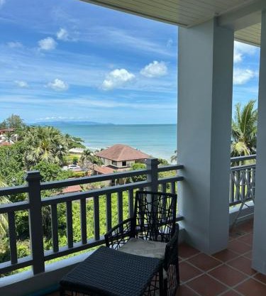 Top-Floor 1-Bedroom Ocean View Condo